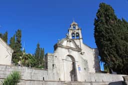 El barrio de Topla, en Herceg Novi, el distrito vinculado a los escritores Njegoš y Andrić.