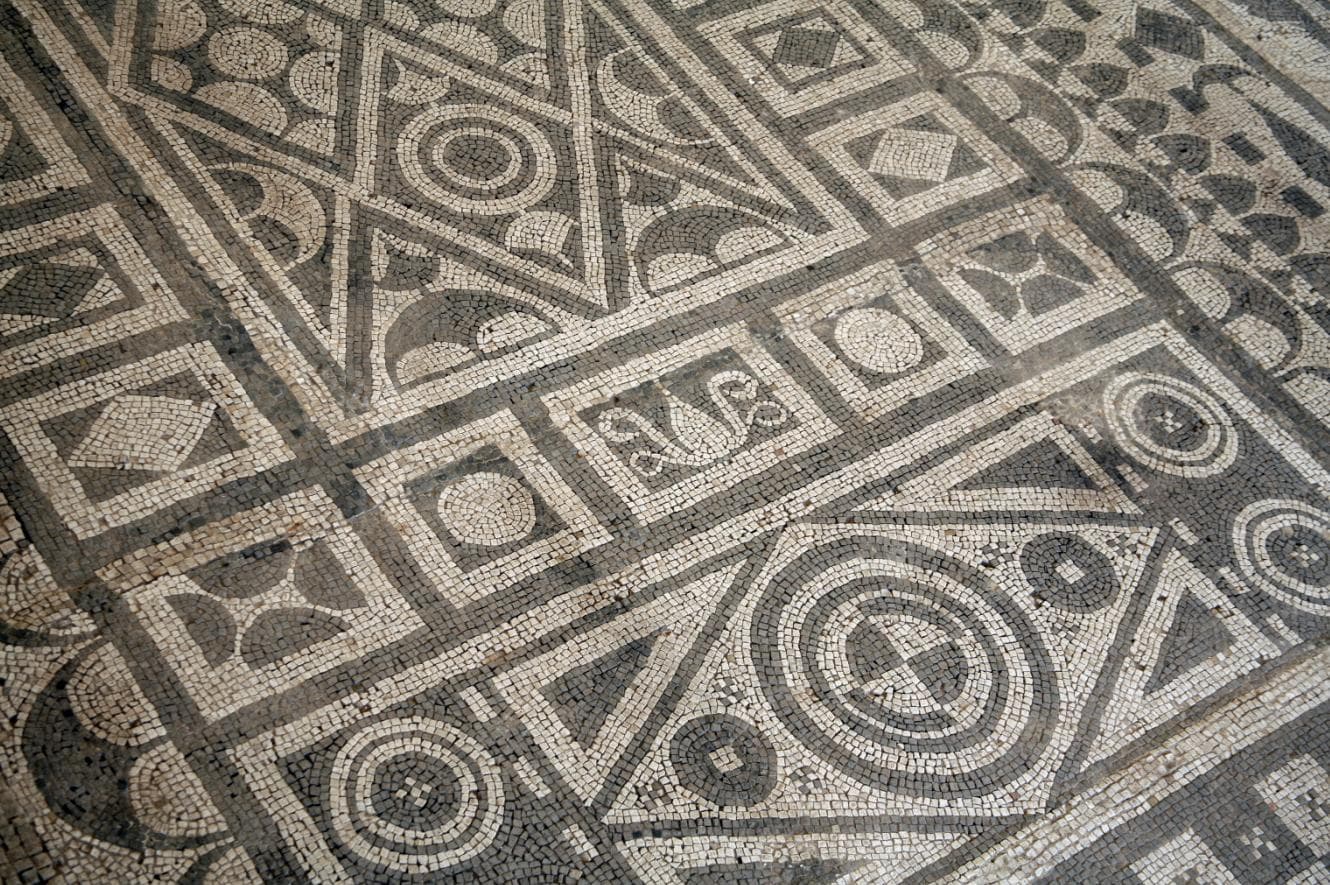 Römische Mosaike und Villa Urbana aus dem II.-III. Jahrhundert in Risno