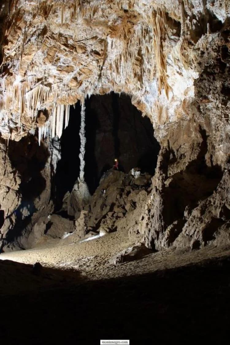 Legacy explorer moving through a confined Đalovića cave passage