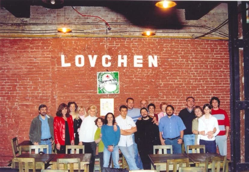 Group portrait beneath a Lovchen sign during a Montenegro.com Argentina diaspora visit