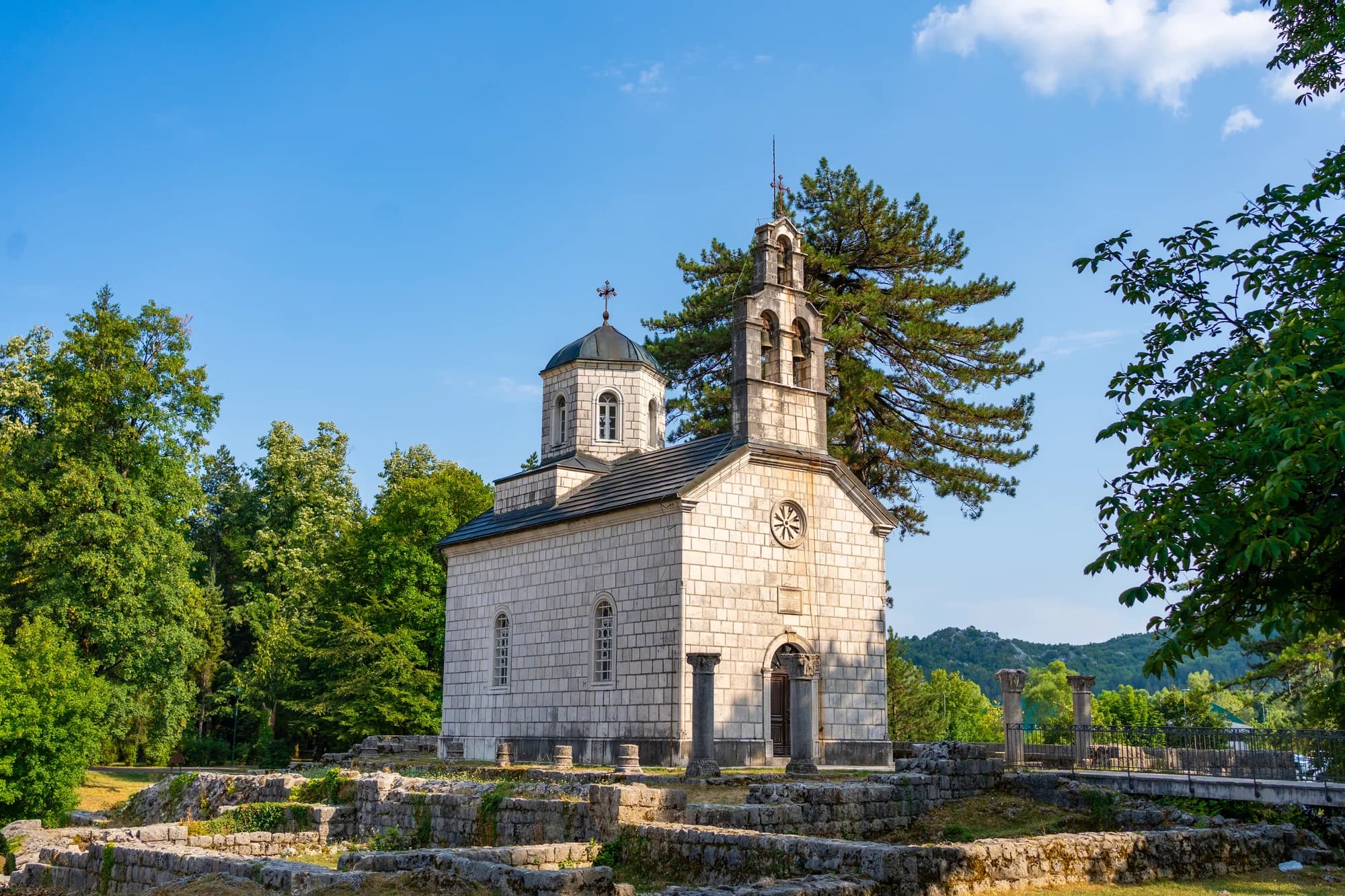 Die Hofkirche auf Ćipur, erbaut an der Stelle von Ivan Crnojevićs ursprünglichem Kloster