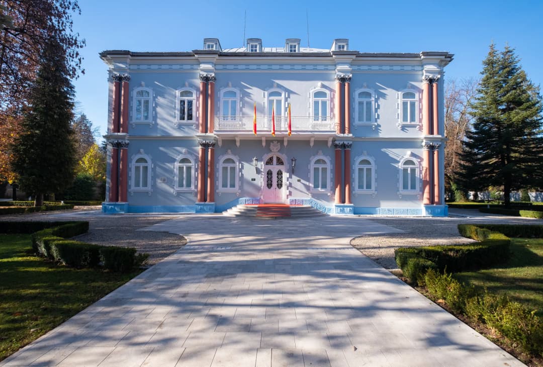 Il Monastero di Cetinje e il paesaggio montano circostante