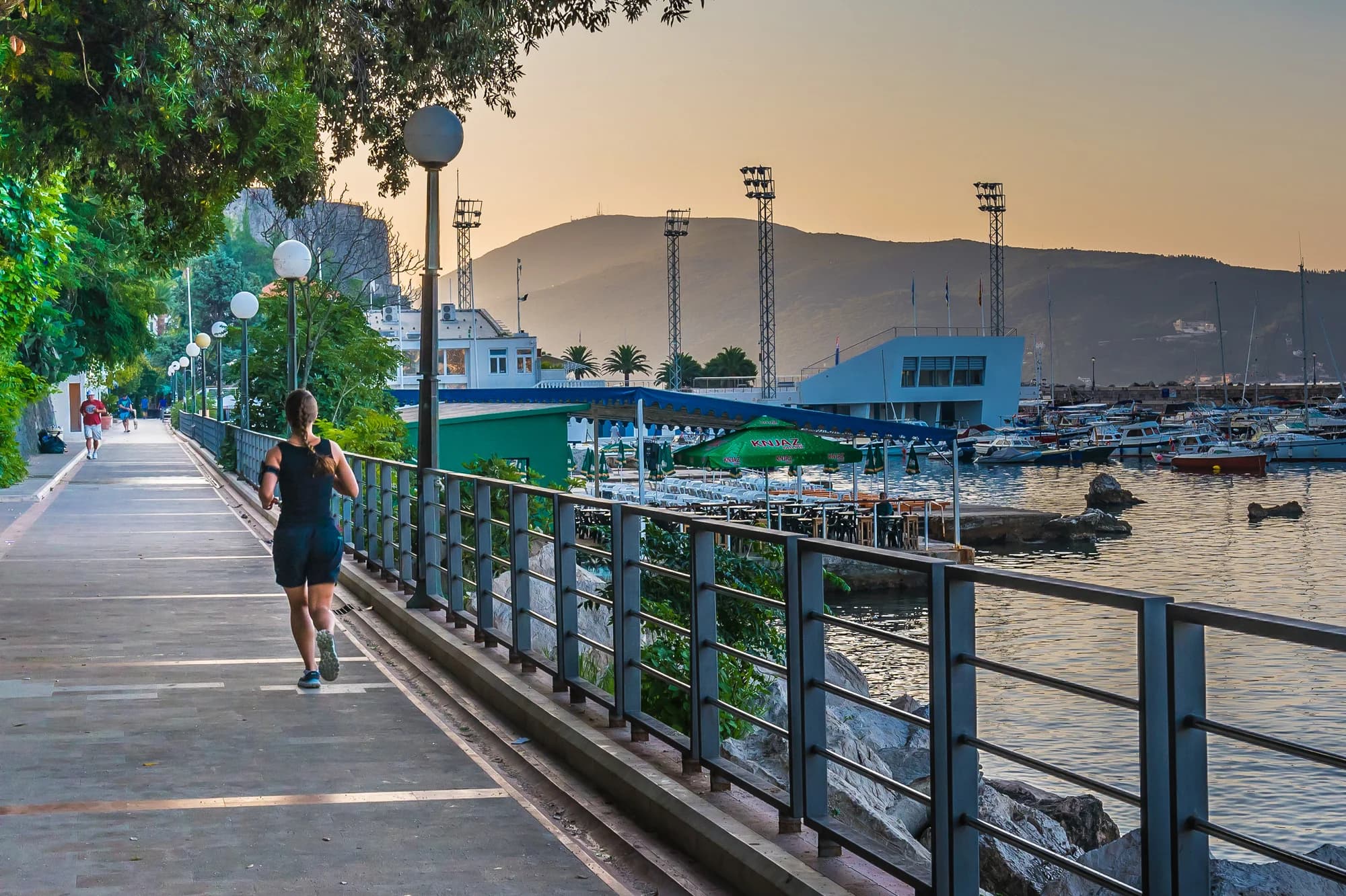 La passeggiata a mare Pet Danica a Herceg Novi