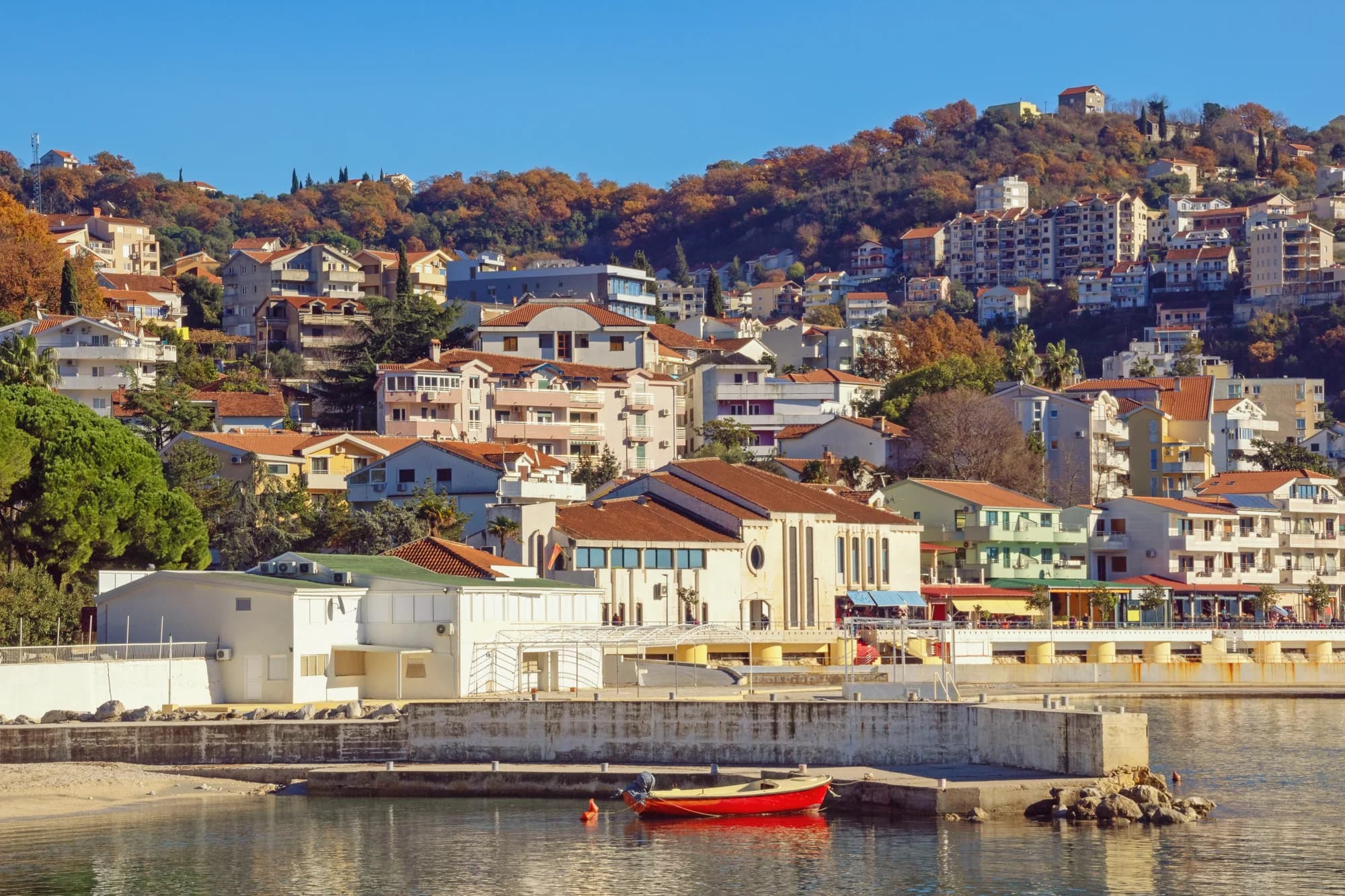 Kuće uz more na potezu Igalo–Topla
