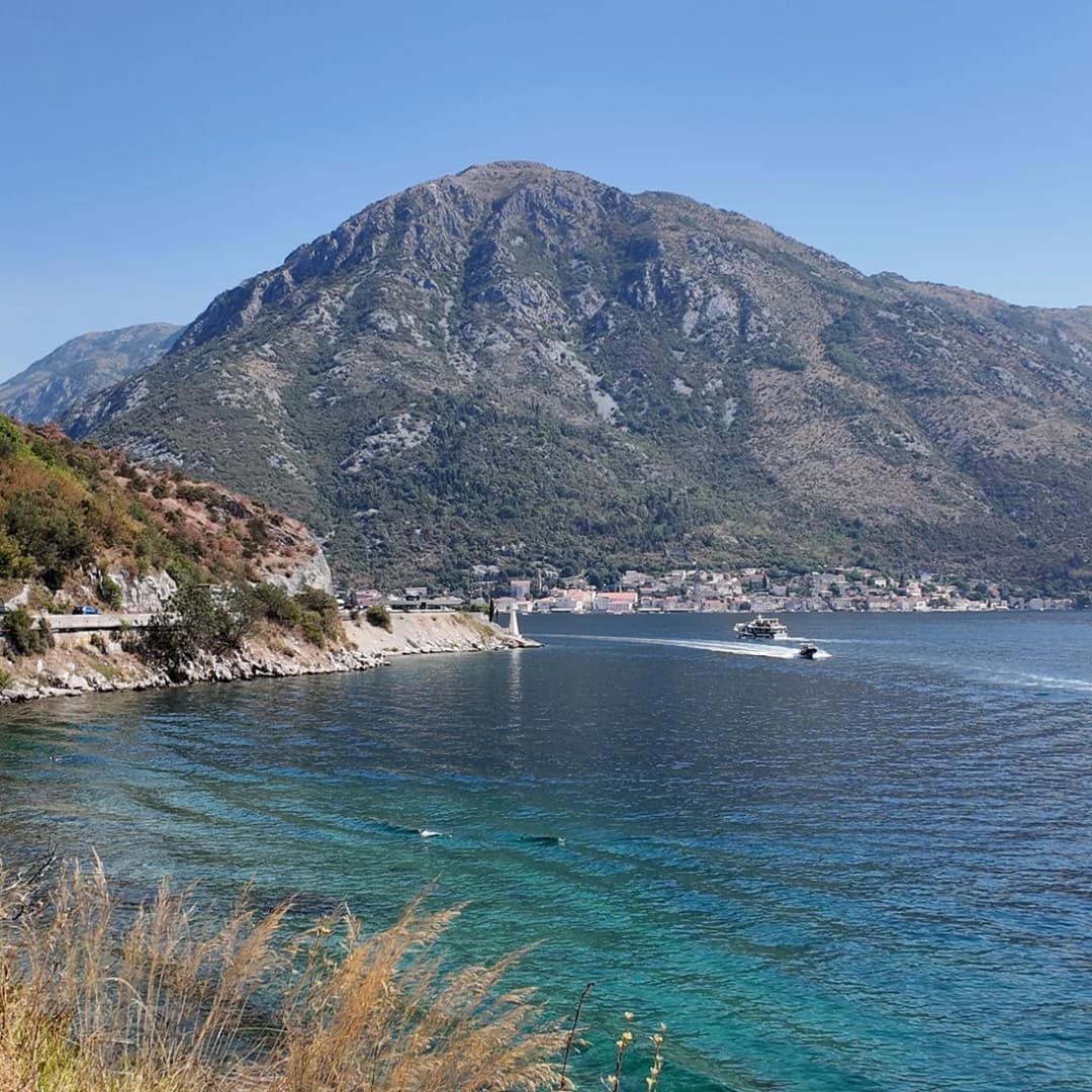 Turquoise shallow water beside the coastal road at Kamenari.