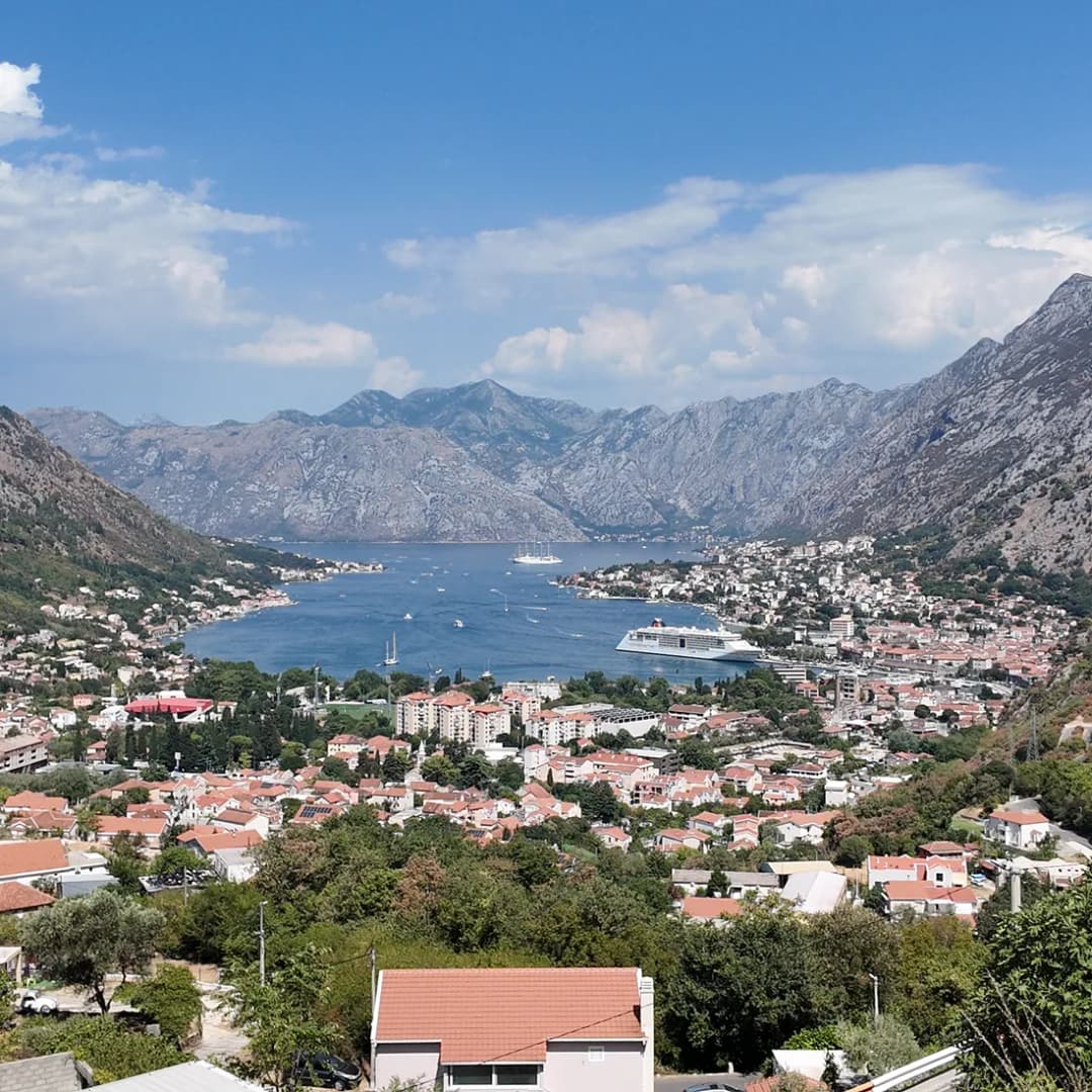View across the tiled rooftops of Škaljari toward the water of the bay.