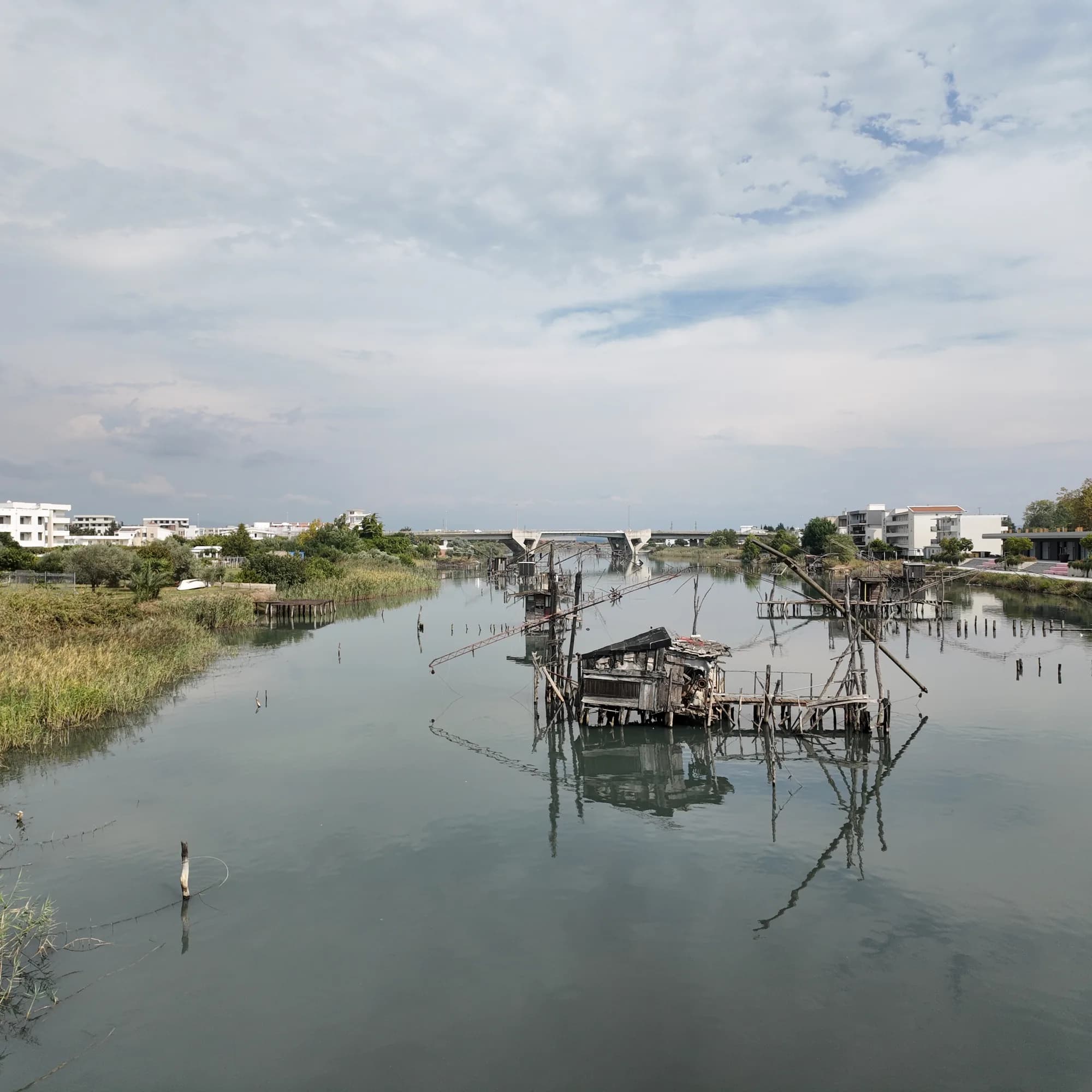 A kalimera lift-net platform on the Port Milena canal, new apartment blocks behind