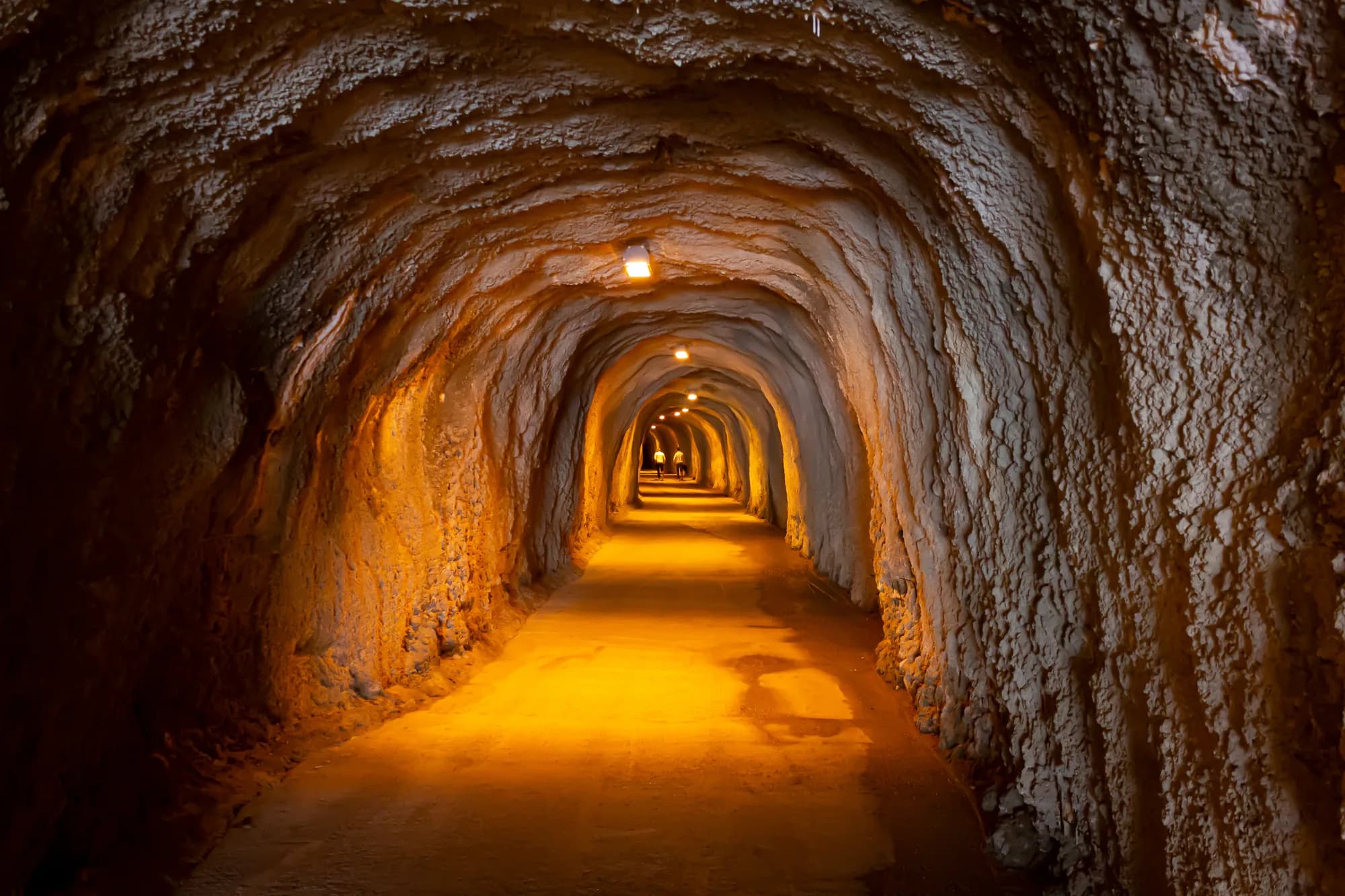 I Tunnel di Perazića Do e il Fantasma di Hotel As