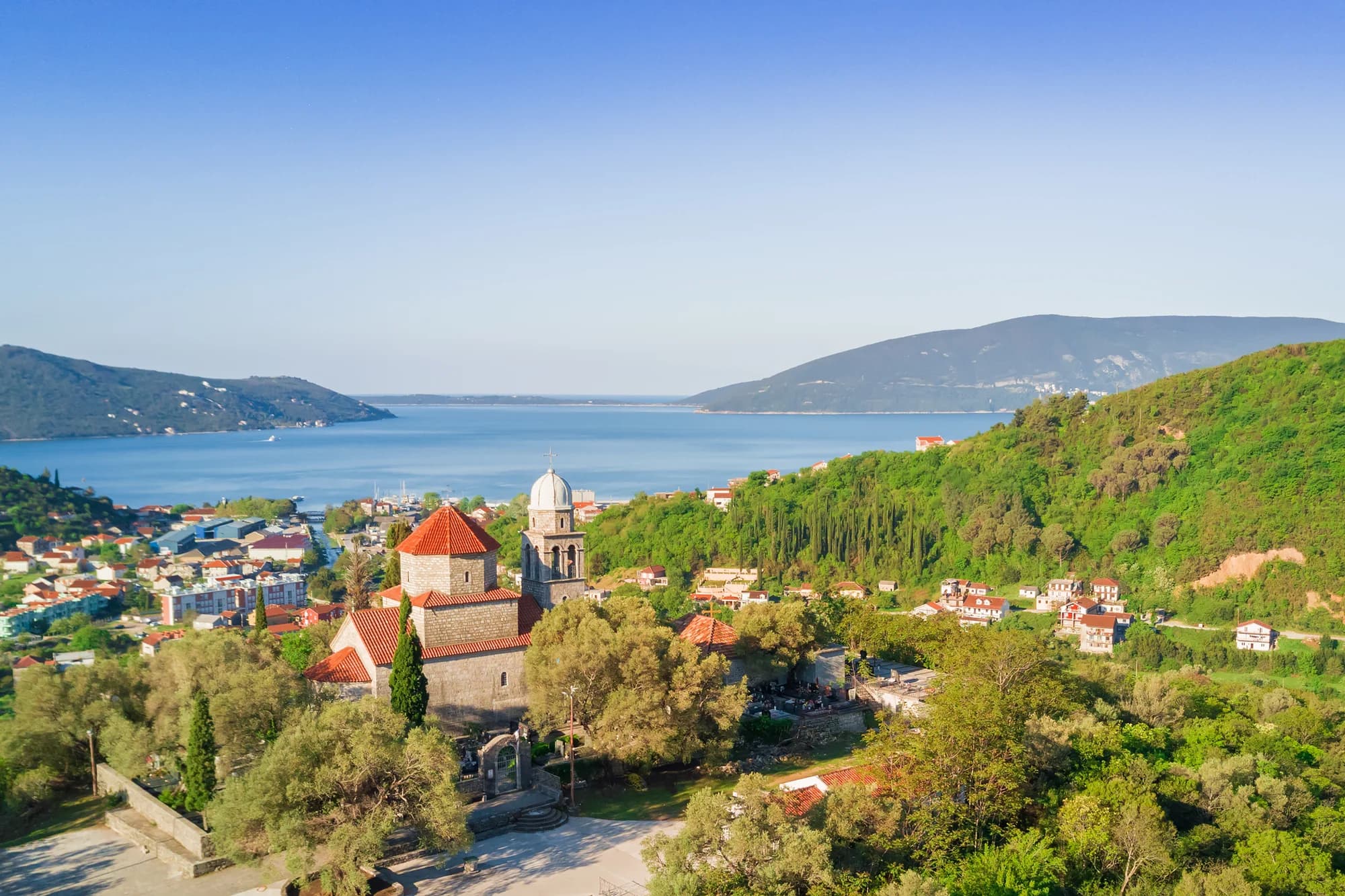 Zelenika: primorsko selo sa istorijom željeznice u Boki Kotorskoj