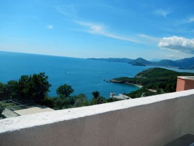 apartmani_rezevici_pogled_na_more.jpg
