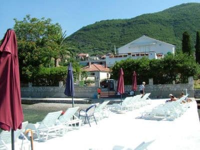 PLAZA3.JPG