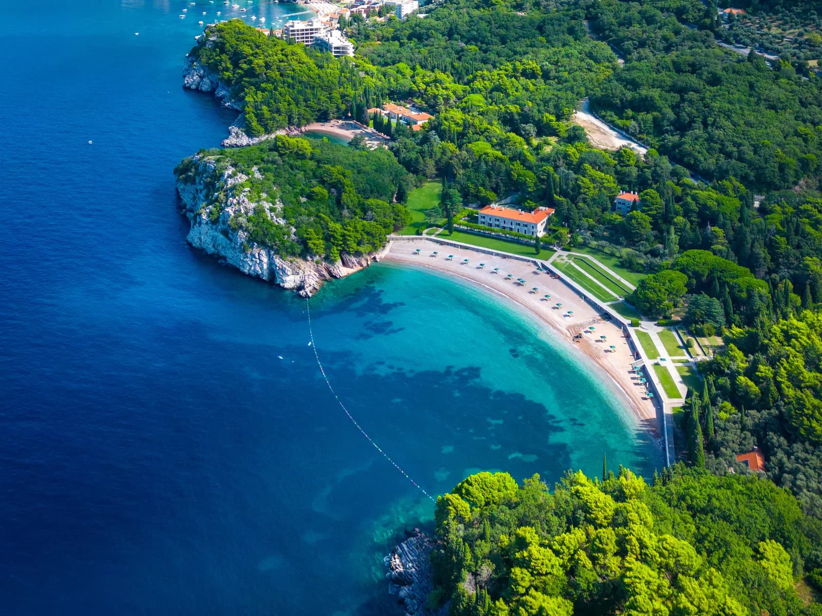 Miločer: crnogorska kraljevska plaža i obalni raj