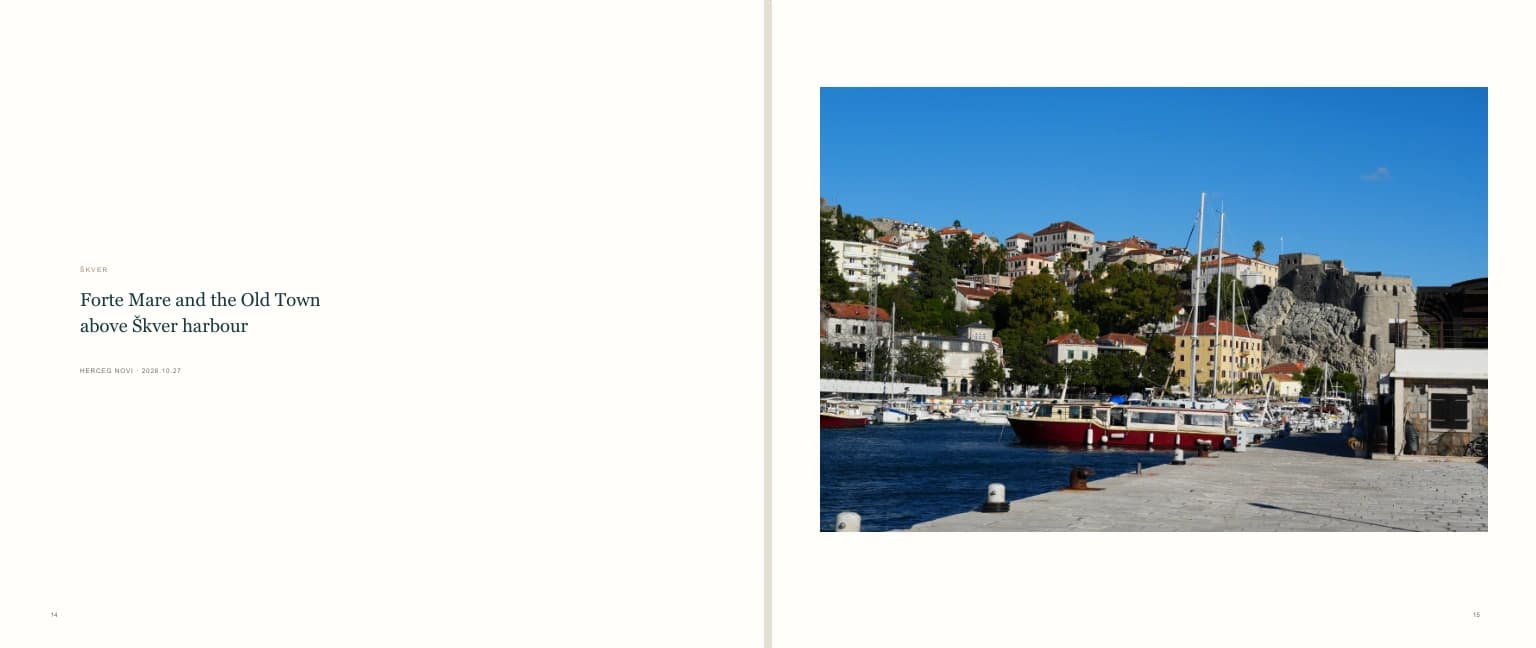 Una sobria página de texto acompaña una fotografía a página completa de Forte Mare y el puerto de Škver