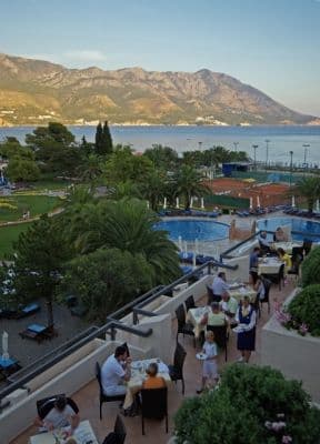 Restaurant_terrace0.jpg