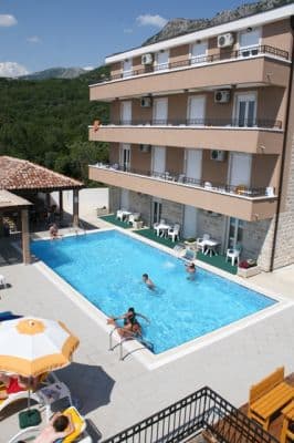 house_with_pool.JPG