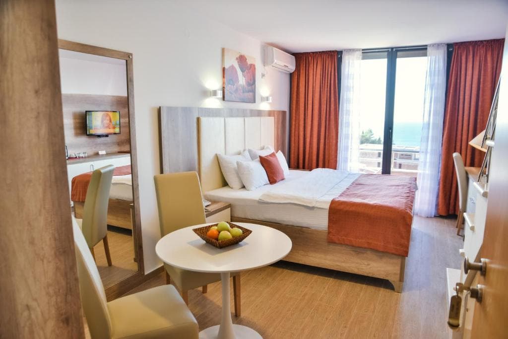 Hotel in Ulcinj - Photo 24