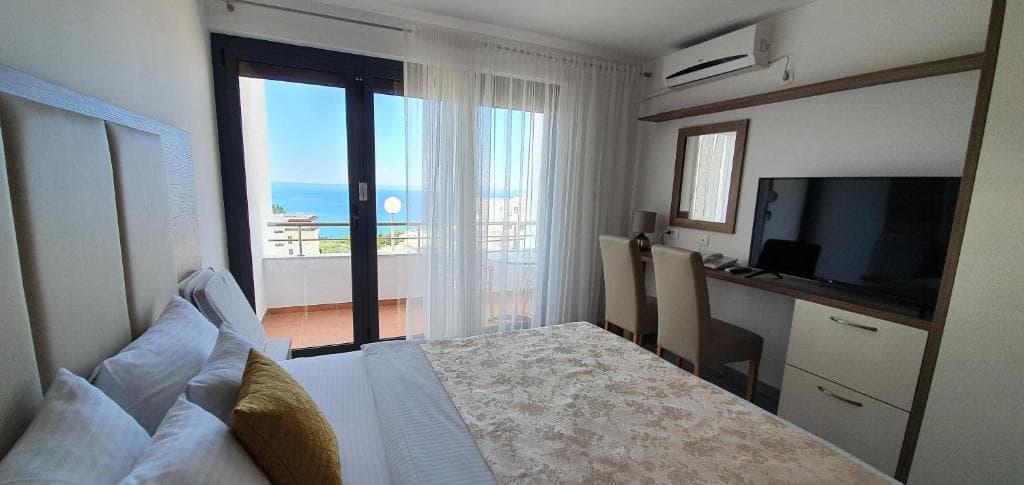 Hotel in Ulcinj - Photo 22