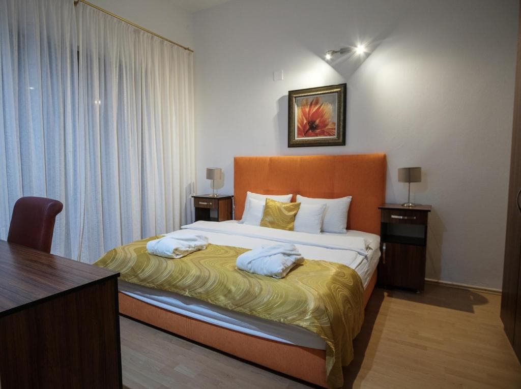 Hotel in Ulcinj - Photo 8