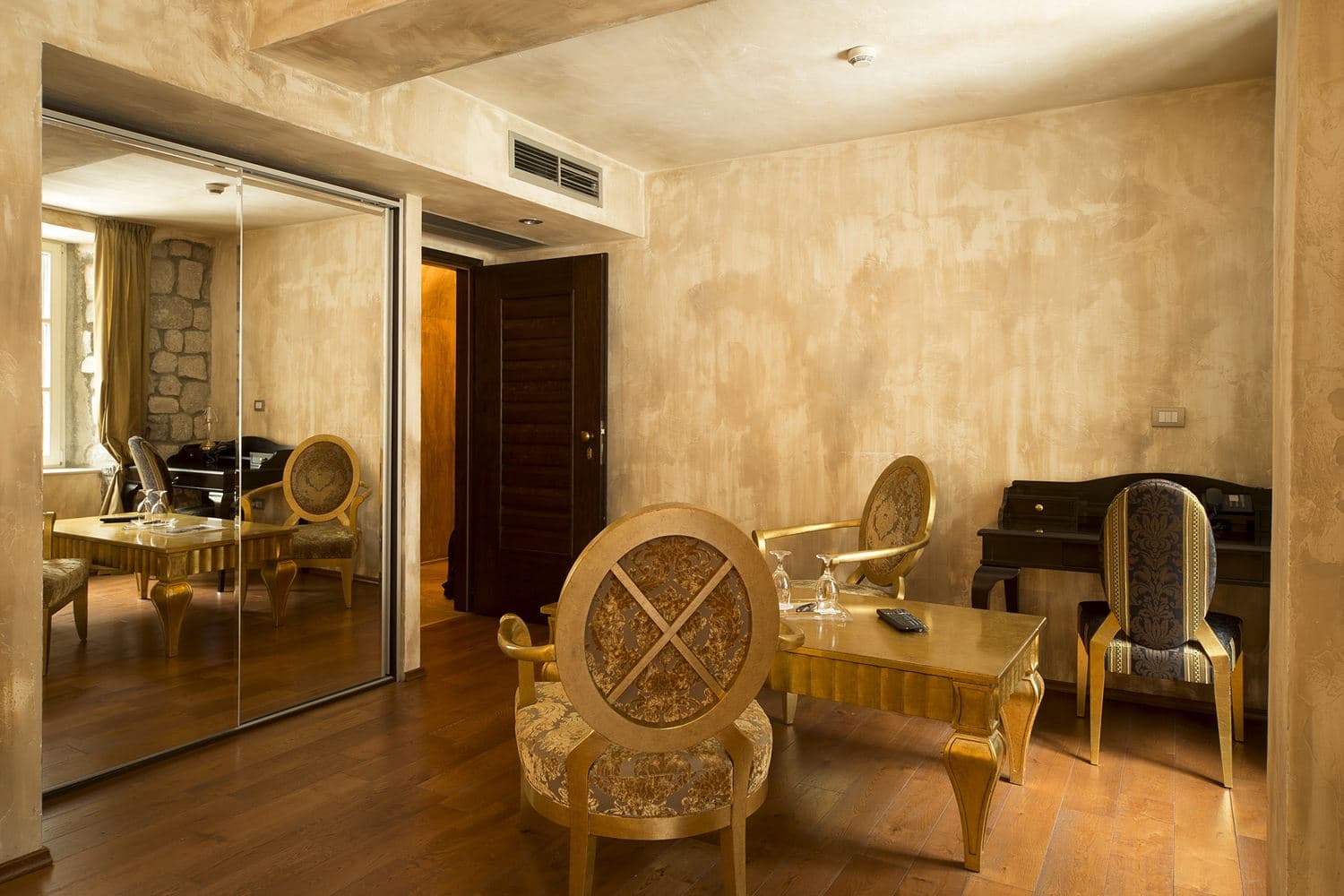 Hotel in Kotor - Photo 9