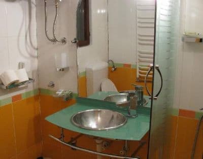 mb_bathroom.jpg
