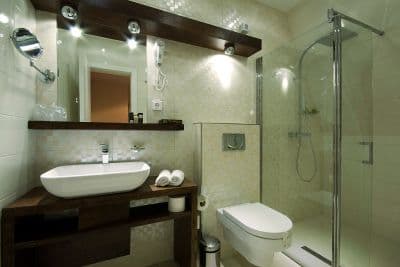 Ex.Suite Bathroom.jpg
