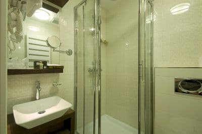 Std.Room Bathroom.jpg