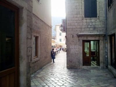 2012-05-12 ulica od stana.JPG