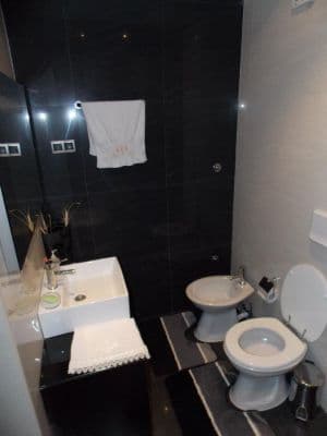 residence_bathroom1.jpg