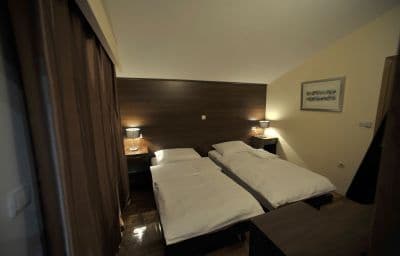 Hotel 014.jpg