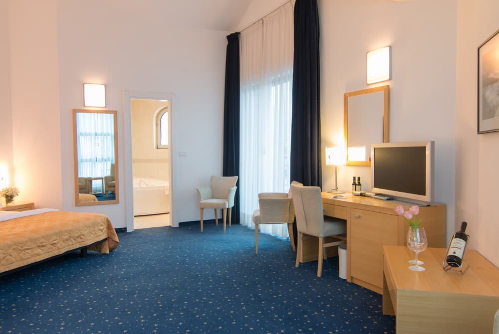 Hotel in Budva - Photo 1