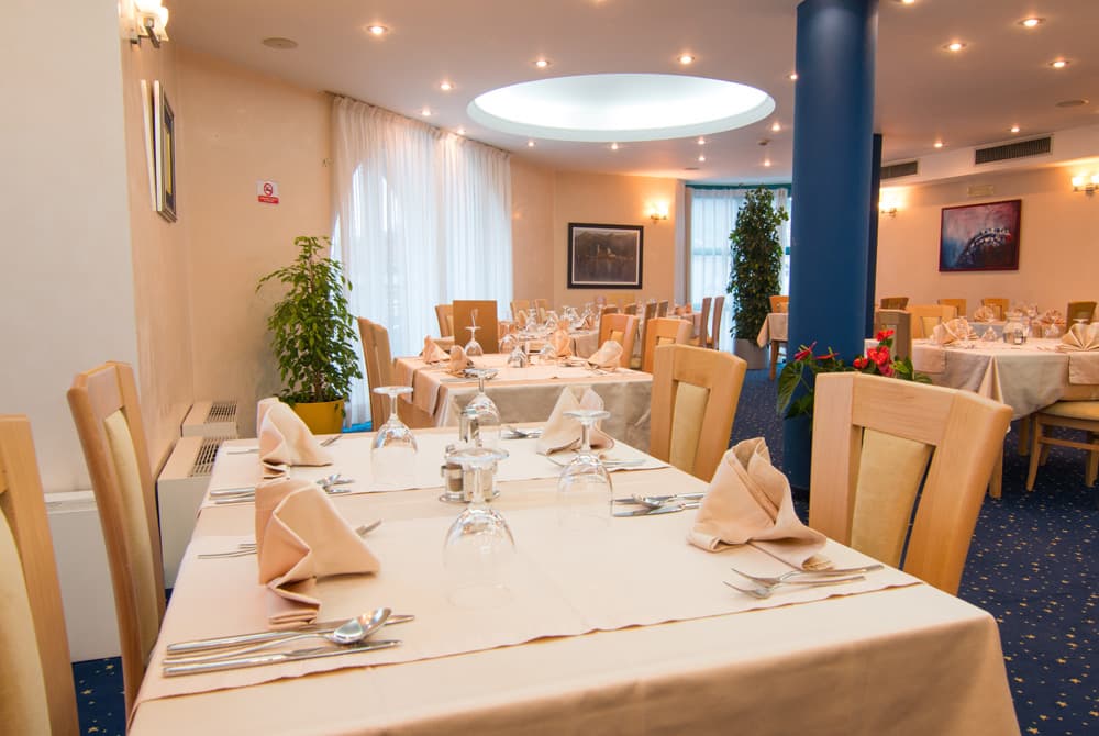 Hotel in Budva - Photo 10