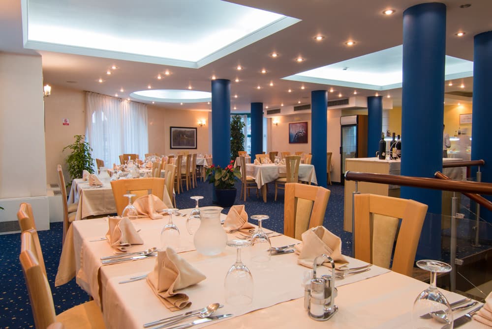 Hotel in Budva - Photo 13