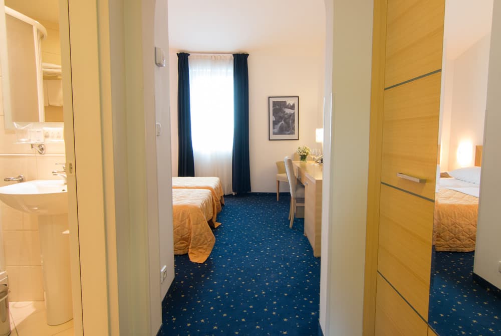 Hotel in Budva - Photo 8