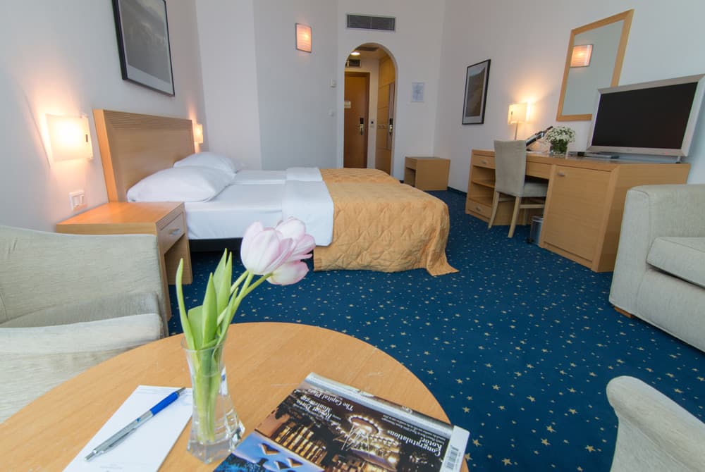 Hotel in Budva - Photo 4