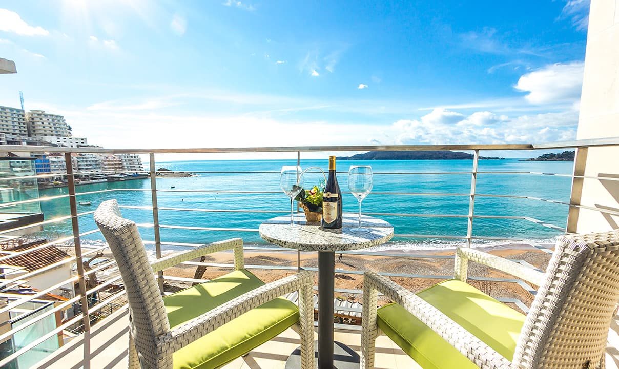 Hotel in Budva - Photo 1