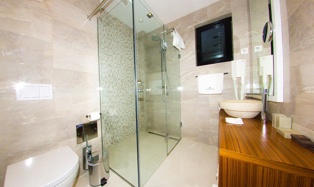 Hotel in Budva - Photo 9