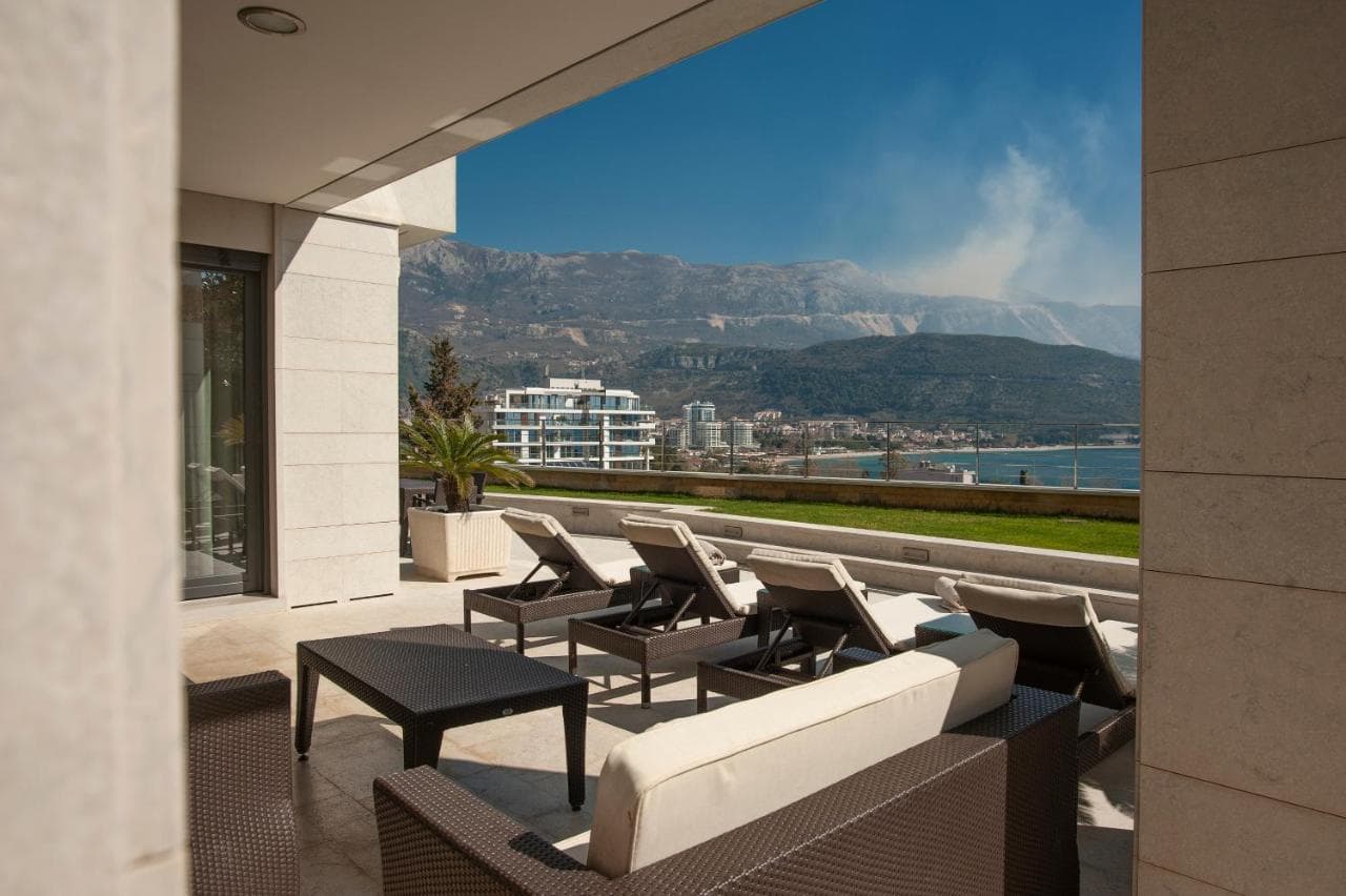 Hotel in Budva - Photo 14