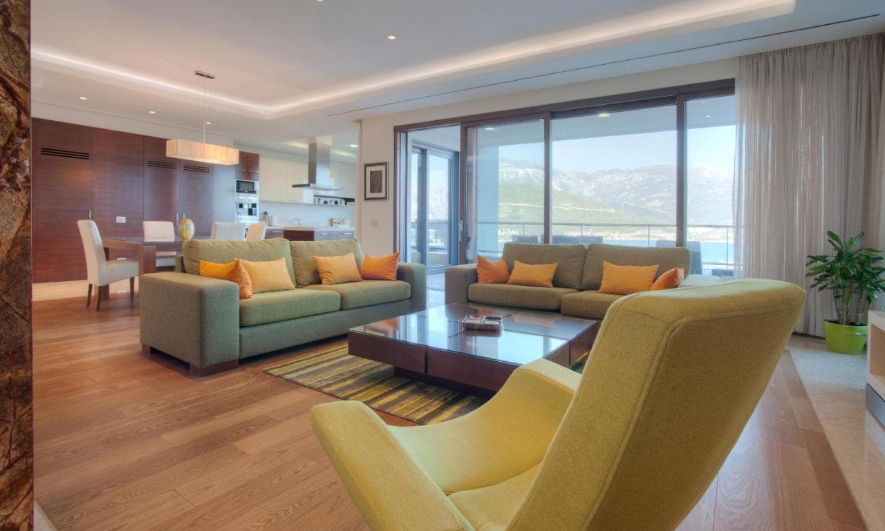 Hotel in Budva - Photo 10