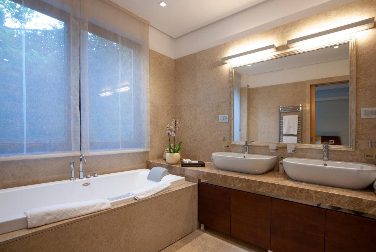 Hotel in Budva - Photo 10