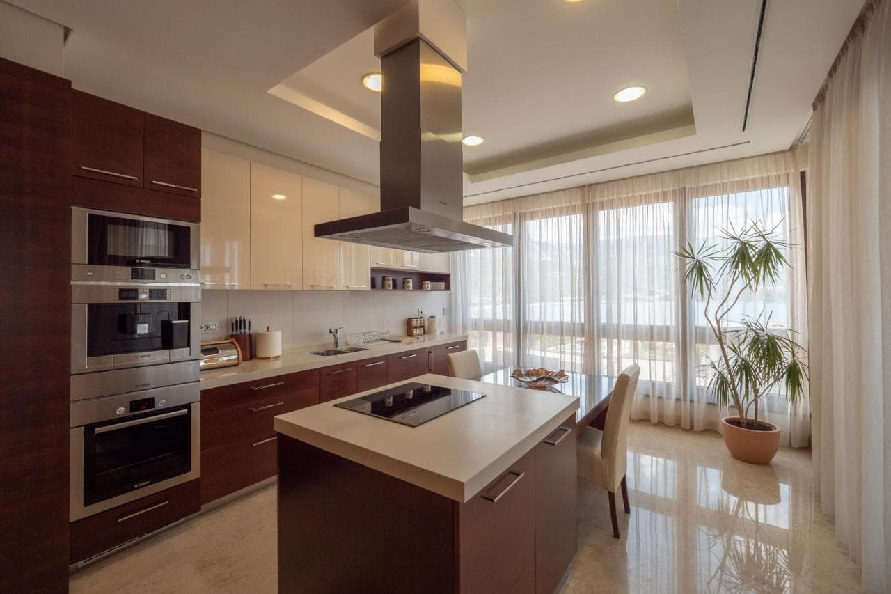 Hotel in Budva - Photo 6