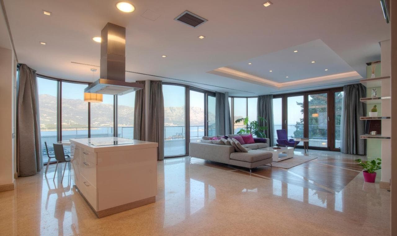Hotel in Budva - Photo 3