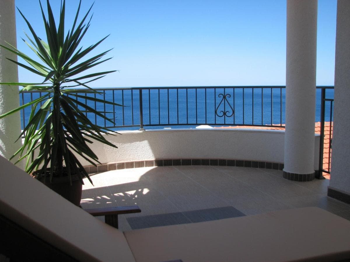 Apartment in Sveti Stefan - Photo 9