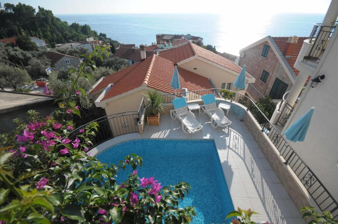 Apartment in Sveti Stefan - Photo 18