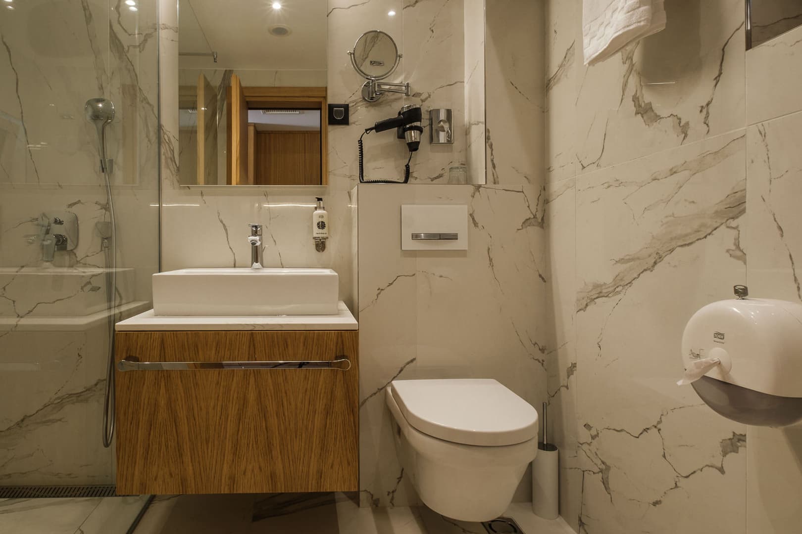 Hotel in Budva - Photo 14