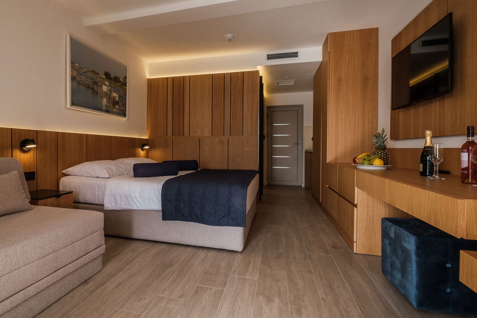 Hotel in Budva - Photo 11