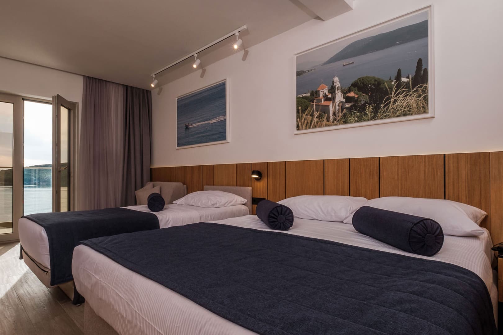 Hotel in Budva - Photo 12