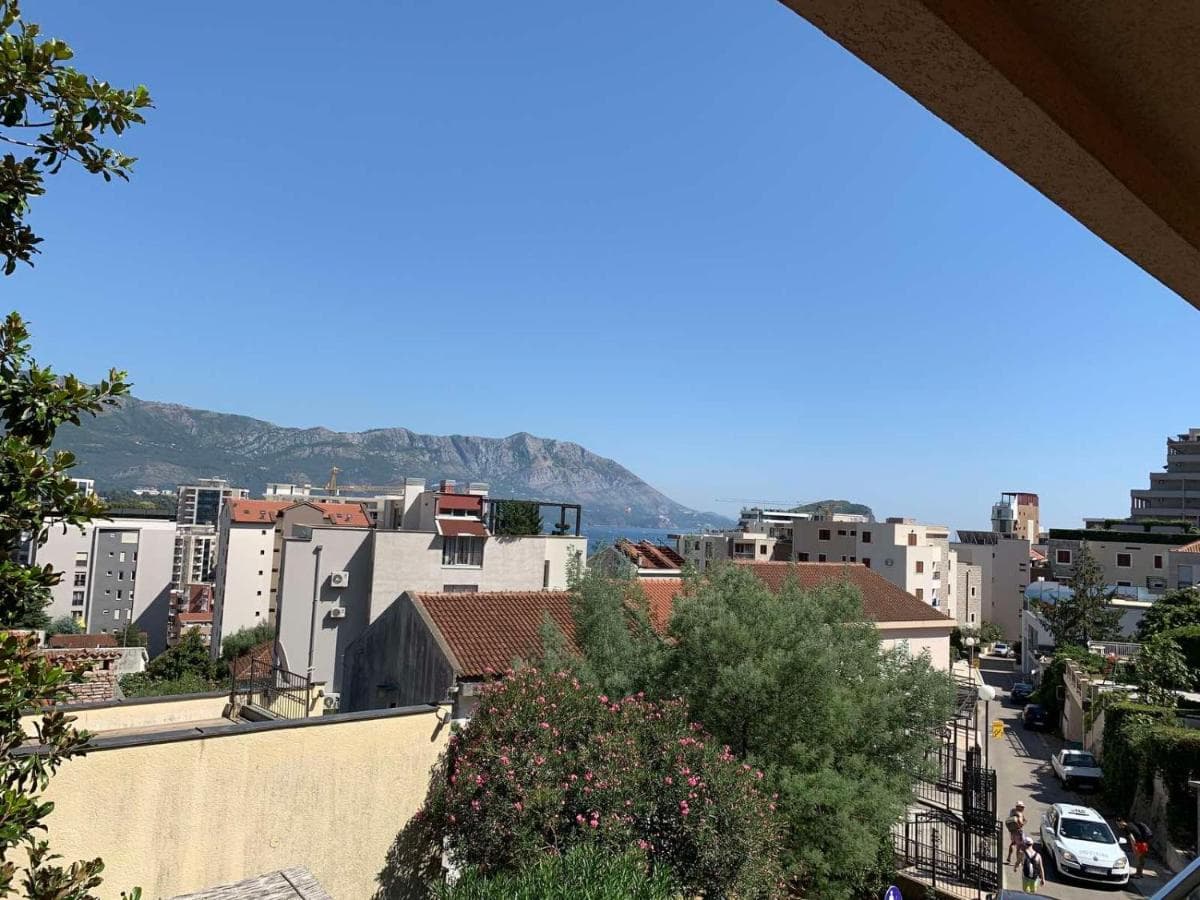 Apartment in Budva - Photo 33