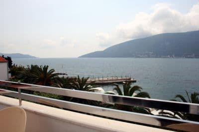 terrace_over_the_beach