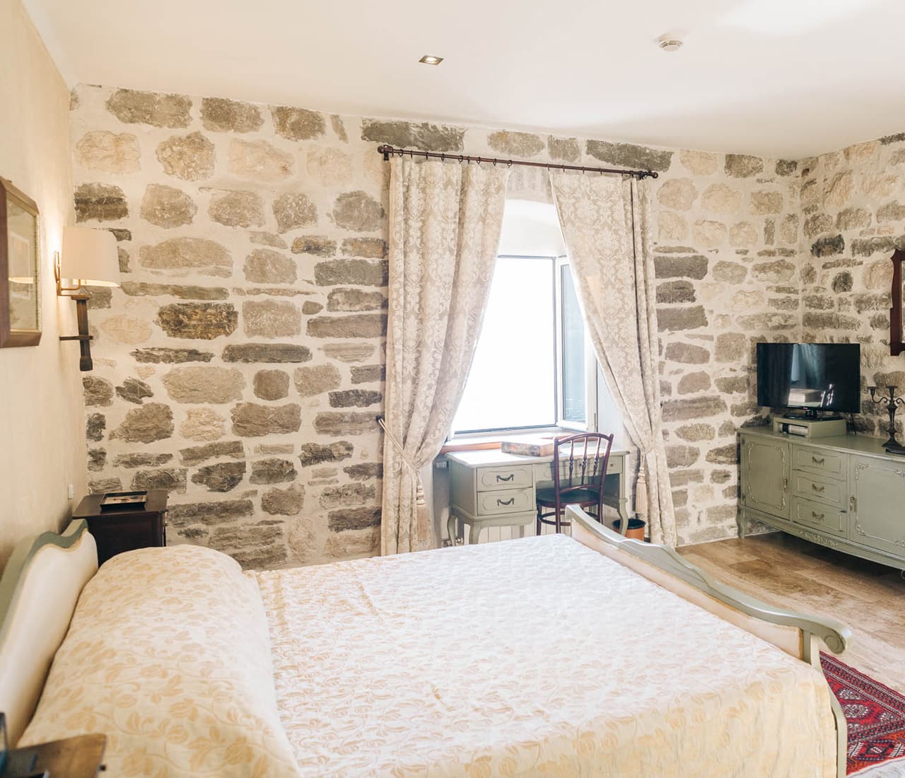 Hotel in Kotor - Photo 8
