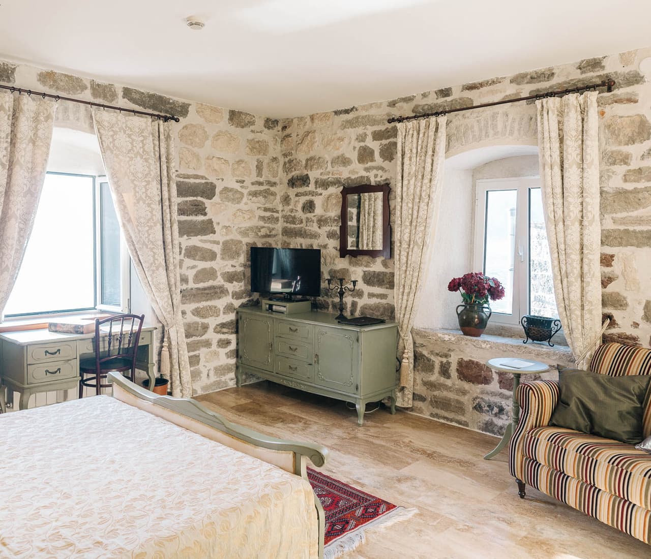 Hotel in Kotor - Photo 11